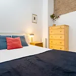 Stylish 2-Bedroom Apartment In El Born