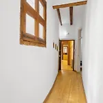 Stylish 2-Bedroom Apartment In El Born
